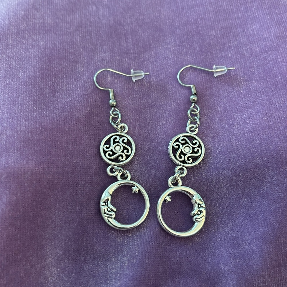 💜💜💜 3/$30 Custom made. Elegant Silver The Moon 🌙  Dangle Earrings E48